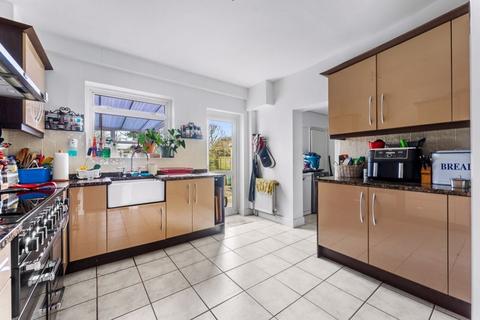 19 Fairway, Carshalton, SM5 4HR