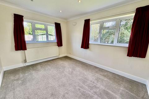 4 bedroom end of terrace house for sale - Waterside, Wooburn Green HP10