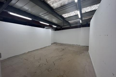 Industrial unit to rent - LIGHT INDUSTRIAL UNIT WITH OFFICE MEZZANINE - TO LET