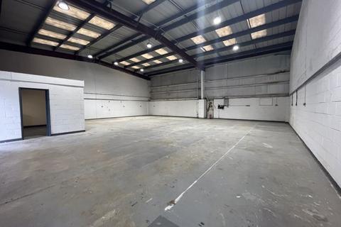 Property to rent, LIGHT INDUSTRIAL UNIT TO LET WITH HIGH CEILINGS