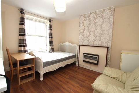 4 bedroom apartment to rent, Bow Road, Bow E3
