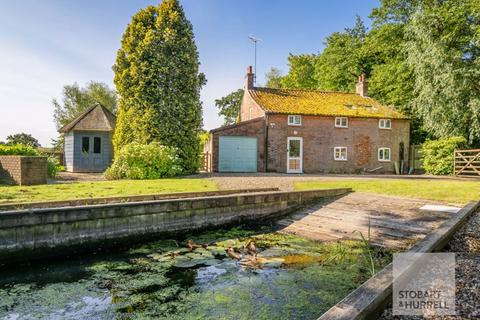 4 bedroom detached house for sale, Hall Road, Norwich NR12