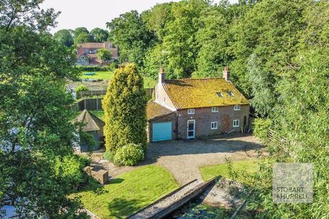 4 bedroom detached house for sale, Hall Road, Norwich NR12