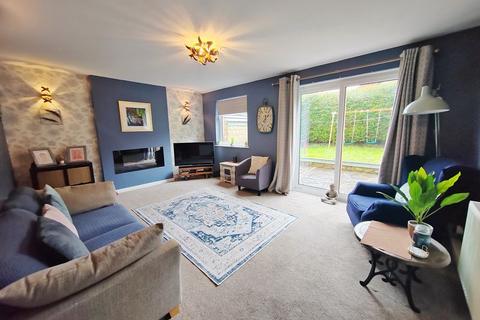 9 Lindwell Grove, Greetland, Halifax, HX4 8AT