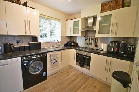 9 Lindwell Grove, Greetland, Halifax, HX4 8AT