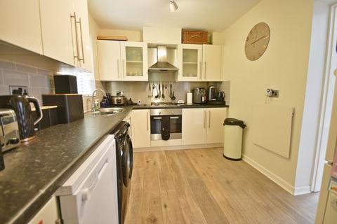 9 Lindwell Grove, Greetland, Halifax, HX4 8AT