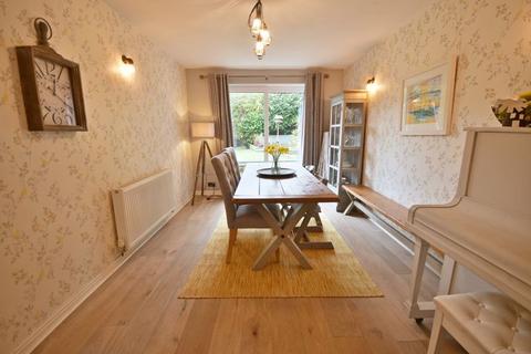 9 Lindwell Grove, Greetland, Halifax, HX4 8AT
