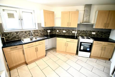 2 bedroom flat to rent - Wallers Close, Woodford Green IG8