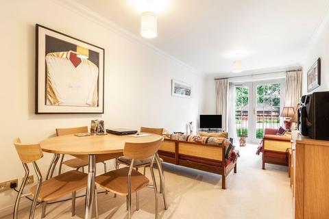 2 bedroom flat to rent, Montague Close, Wokingham