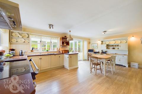 4 bedroom detached house for sale, Beccles Road, Bungay