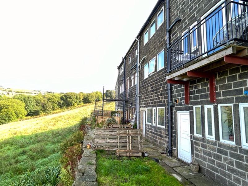 Hebden Bridge HX7 2 bed terraced house for sale £175,000