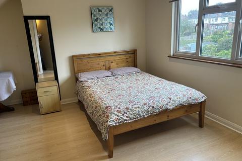 Studio to rent, South Lodge Drive, London N14