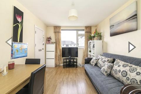2 bedroom flat for sale, Bridle Close, Enfield EN3