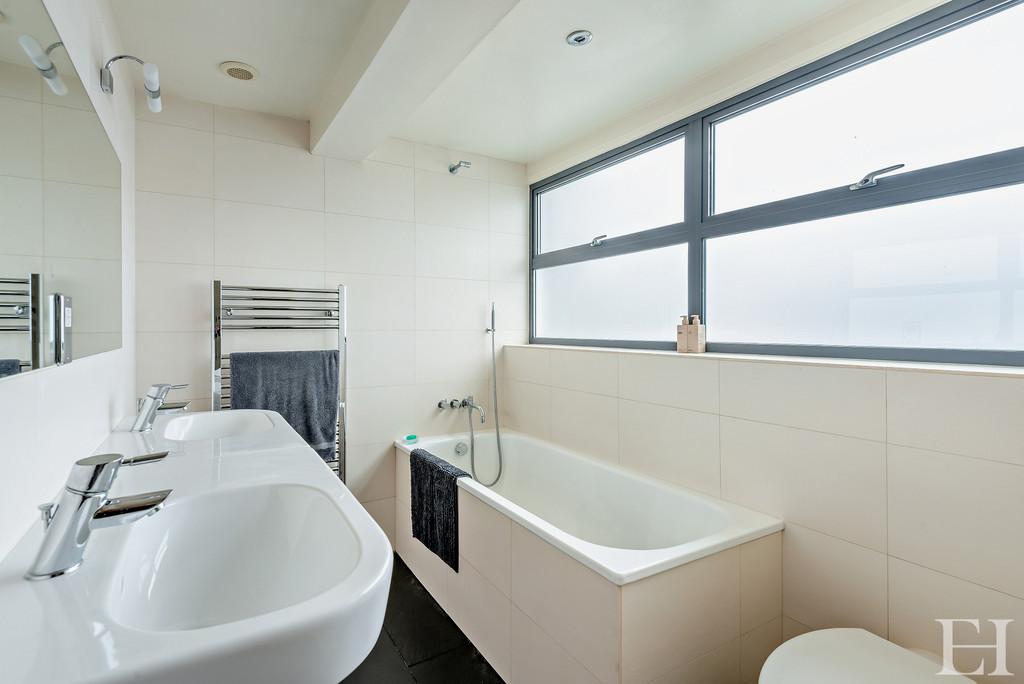8587915-interiorwm18-800