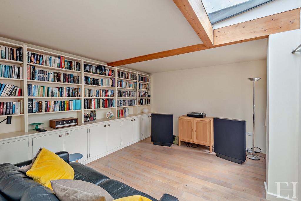 8587915-interiorwm05-800