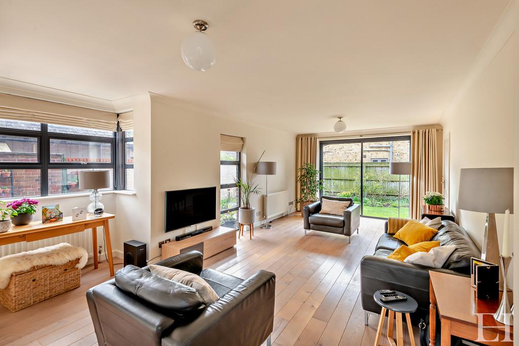 8587915-interiorwm07-800