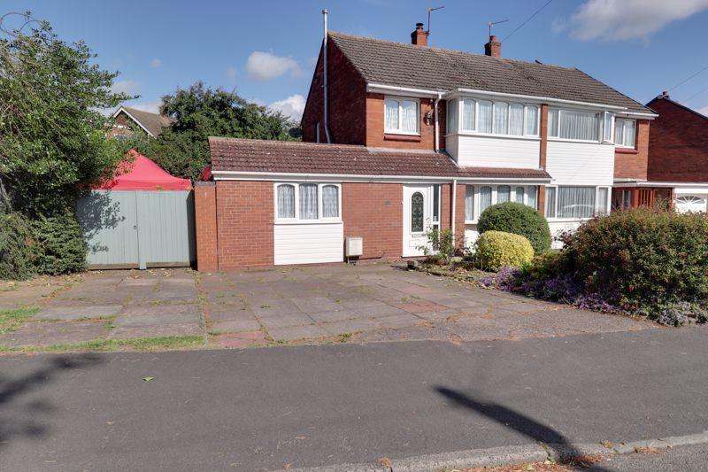 Simmonds Road, Walsall WS3 3 bed semidetached house for sale £280,000