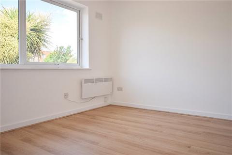 2 bedroom bungalow to rent - Victoria Avenue, Southend On Sea, Essex, SS2