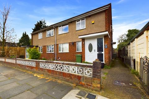 2 bedroom maisonette to rent, 16 De Lucy Street, London