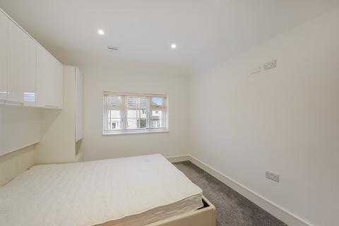 2 bedroom end of terrace house for sale, Fullers Avenue, Surbiton KT6