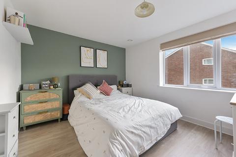 2 bedroom flat for sale, Hythe Road, Surbiton KT6