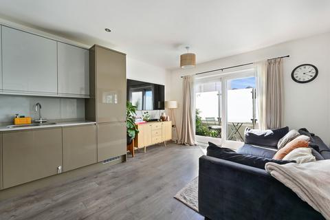 2 bedroom apartment for sale, King Charles Road, Surbiton KT5