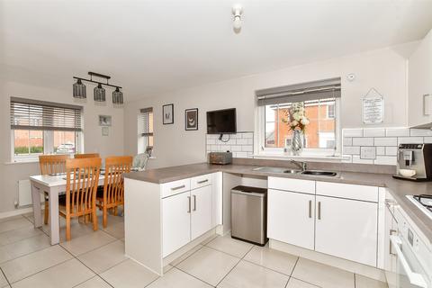 3 bedroom detached house for sale, Mexborough Square, Aylesham, Canterbury, Kent