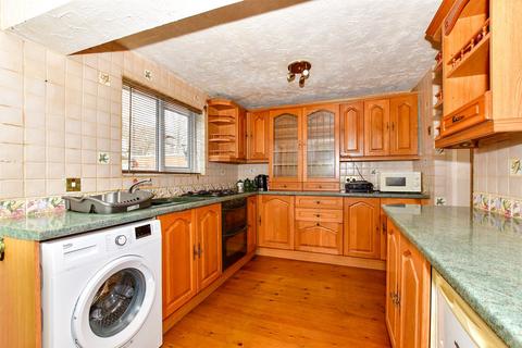 32 Clarendon Road, Gravesend, DA12 2BP