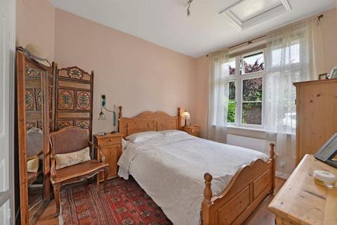2 bedroom flat for sale, Kings Court, Maidstone Road, Horsmonden, Kent, TN12 8JJ