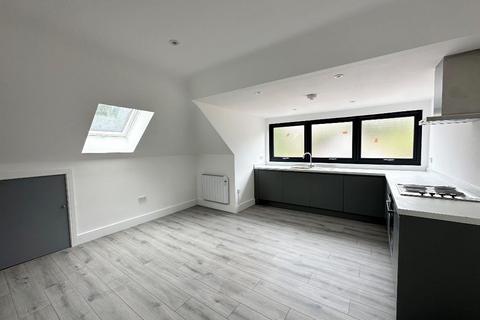 2 bedroom flat for sale - Whyteleafe Hill, Whyteleafe, CR3 0AG