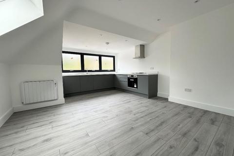 2 bedroom flat for sale, Whyteleafe Hill, Whyteleafe, CR3 0AG