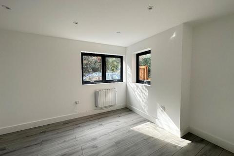 1 bedroom flat for sale, Whyteleafe Hill, Whyteleafe, CR3 0AG