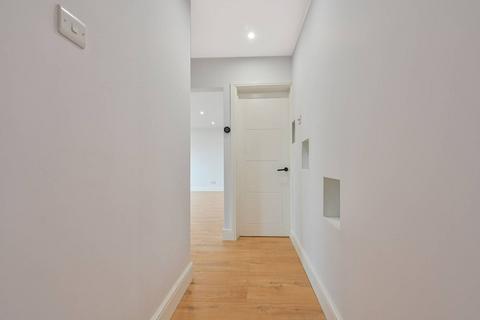 Flat 8, Underwood House Approach Road, West Molesey, KT8 2LR