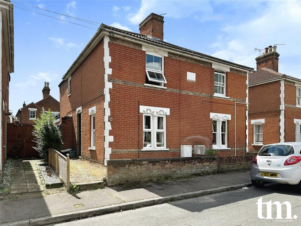 Colchester, Essex CO1 3 bed semidetached house to rent £1,300 pcm (£