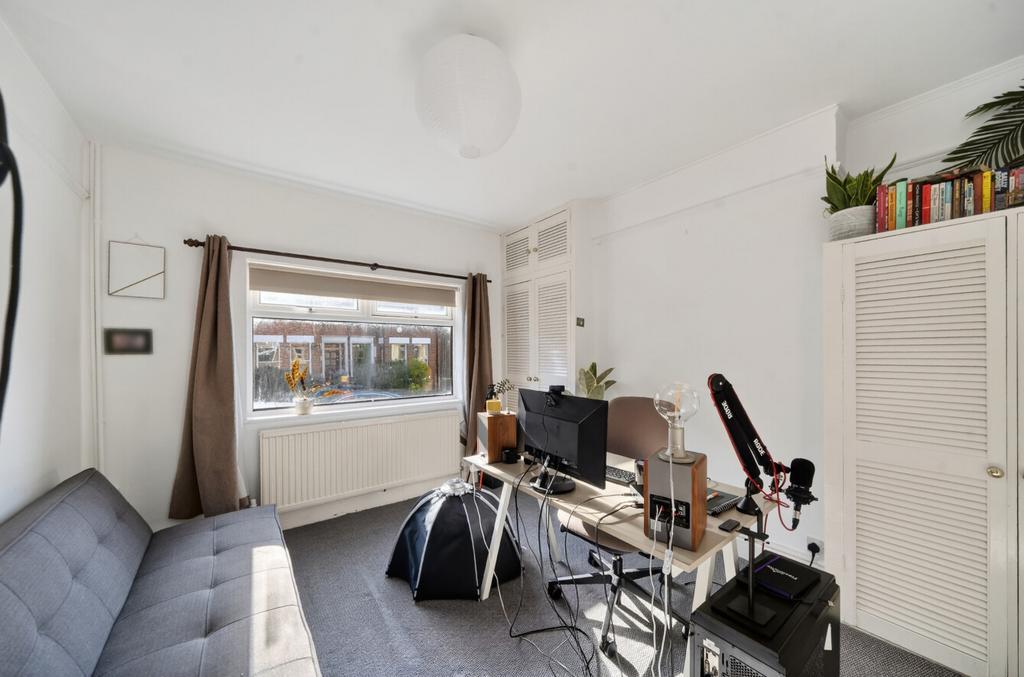 Reception/Bedroom 2