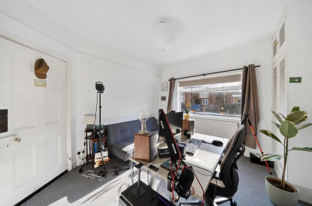 Reception/Bedroom 2