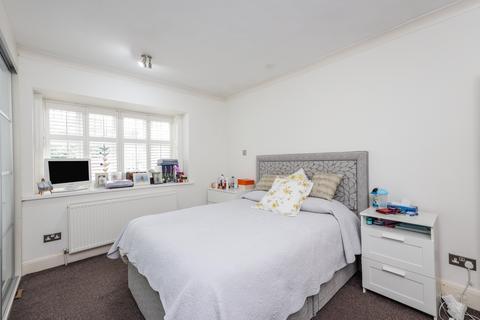 4 bedroom semi-detached house for sale, Lyncroft Avenue, Pinner, Middlesex