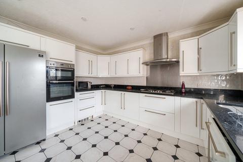 1 Elmcroft, Datchet, Slough, SL3 9DS
