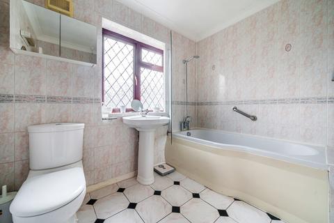1 Elmcroft, Datchet, Slough, SL3 9DS