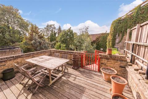 4 bedroom end of terrace house to rent, Kingsland Road, Dalston, London, E8