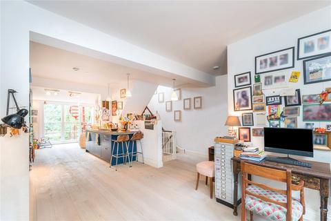 4 bedroom end of terrace house to rent, Kingsland Road, Dalston, London, E8