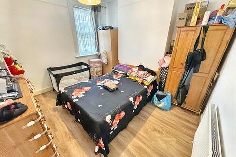 2 bedroom flat to rent - Vicarage Road, Leyton
