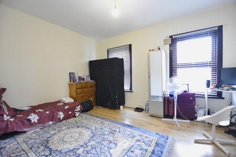 1 bedroom flat to rent, Creighton Avenue, Upton Park, E6