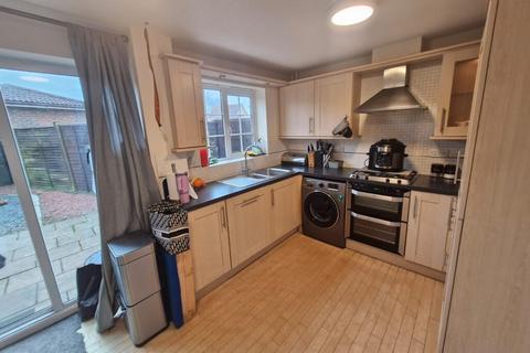 2 bedroom terraced house to rent, Kingfisher Road, Attleborough NR17 2RL