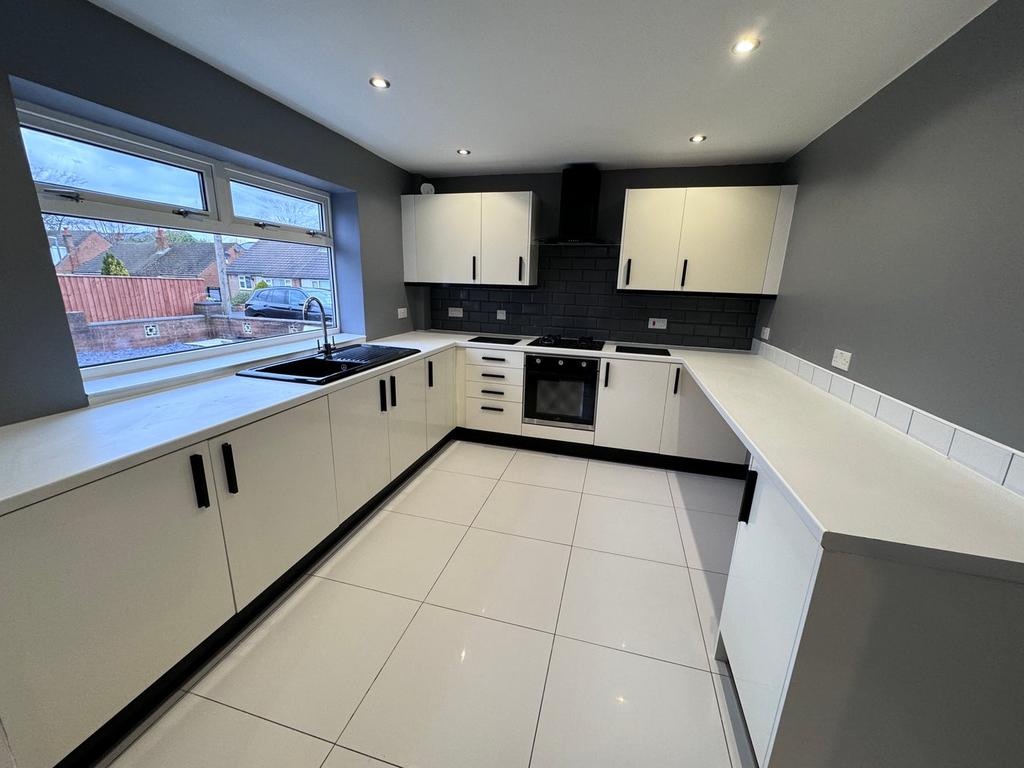 Tristan Avenue, Walmer Bridge, Preston, PR4 4 bed semidetached house