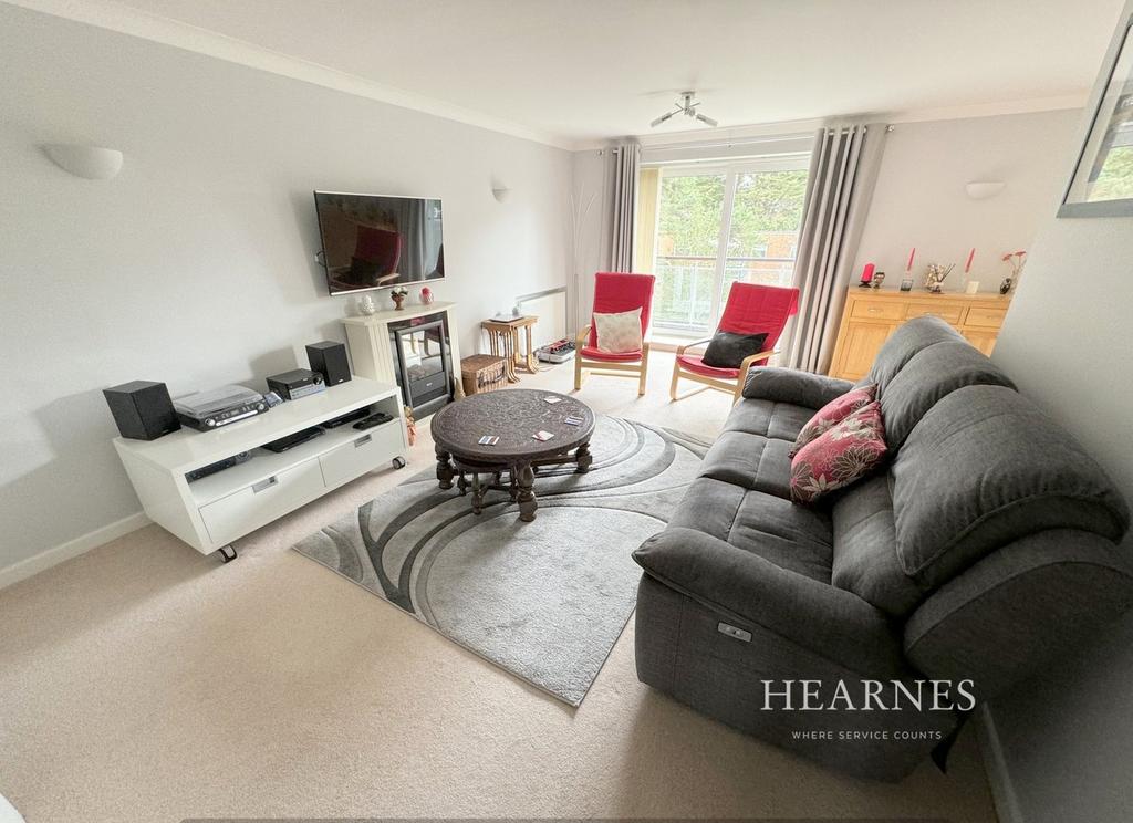 The Avenue, Branksome Park, Poole, BH13 3 bed apartment for sale £375,000