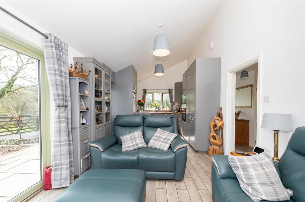 Eastham Farm Bungalow internals-7.JPG