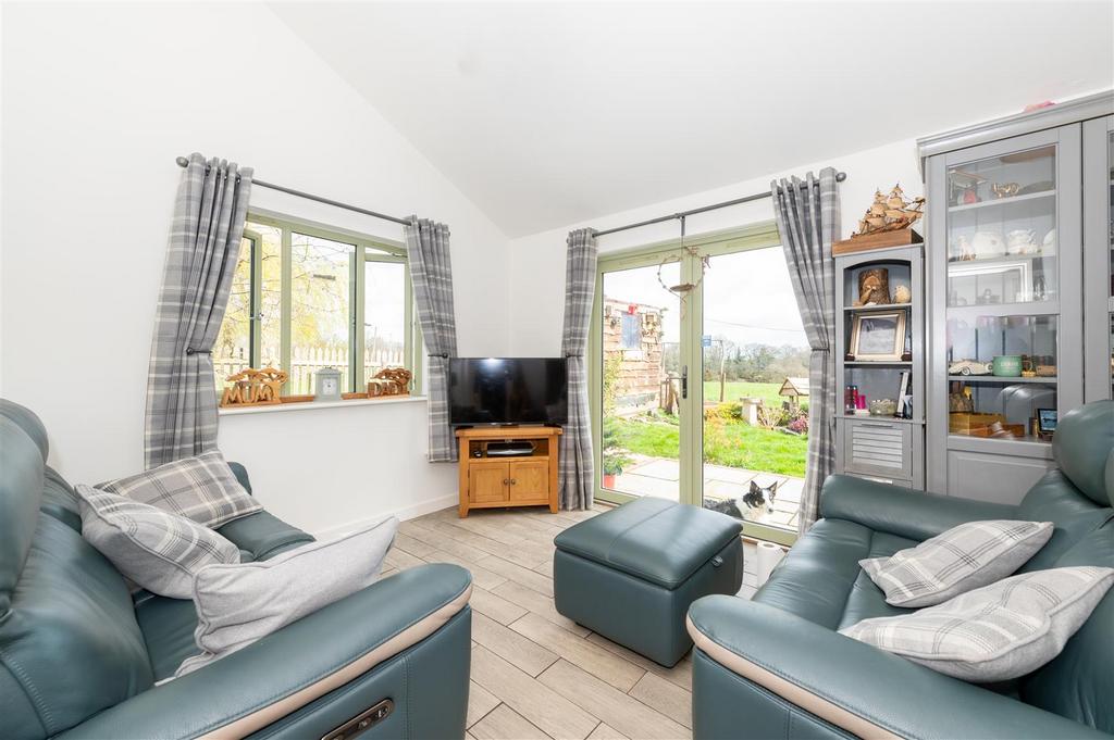 Eastham Farm Bungalow internals-5.JPG