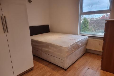 1 bedroom in a house share to rent - Etchingham Park Road, London