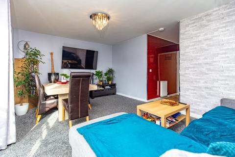 Flat 2, 17 Colonsay Close, Edinburgh, EH5 1BT